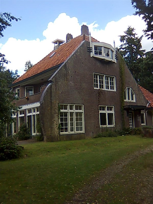 Landhuis Quadenoord.
              <br/>
              Olga van den Muyzenberg, vóór de renovatie in 2010/12
